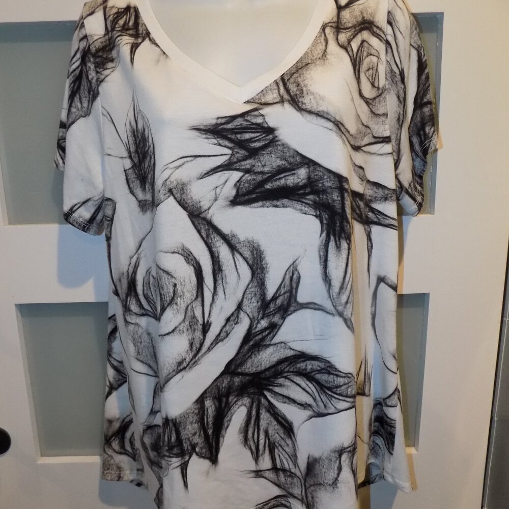 Lularoe White W/Black Rose V-Neck Iris Shirt Size L Women's